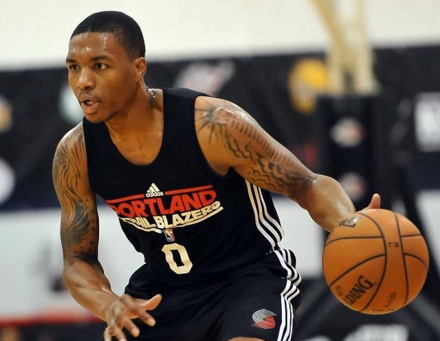 心球员的带 心球员的带